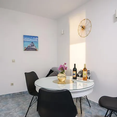 Apartman Nela *